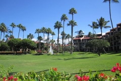 Looking into Kamaole Sands Resort from the street